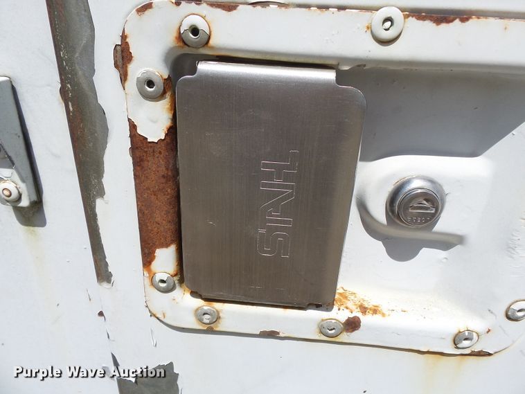 image for item DH3883 1987 Dodge D350  bucket truck