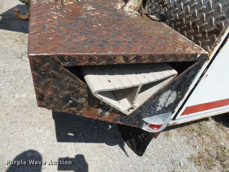 image for item DH3883 1987 Dodge D350  bucket truck