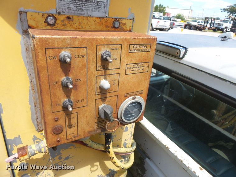 image for item DH3883 1987 Dodge D350  bucket truck