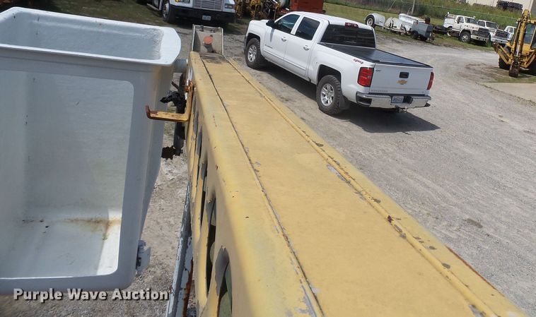 image for item DH3883 1987 Dodge D350  bucket truck