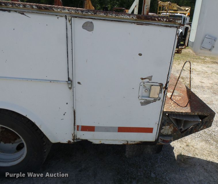 image for item DH3883 1987 Dodge D350  bucket truck