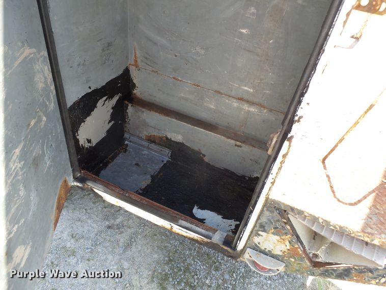 image for item DH3883 1987 Dodge D350  bucket truck