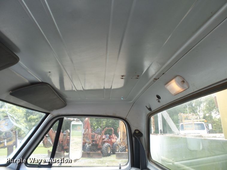 image for item DH3883 1987 Dodge D350  bucket truck