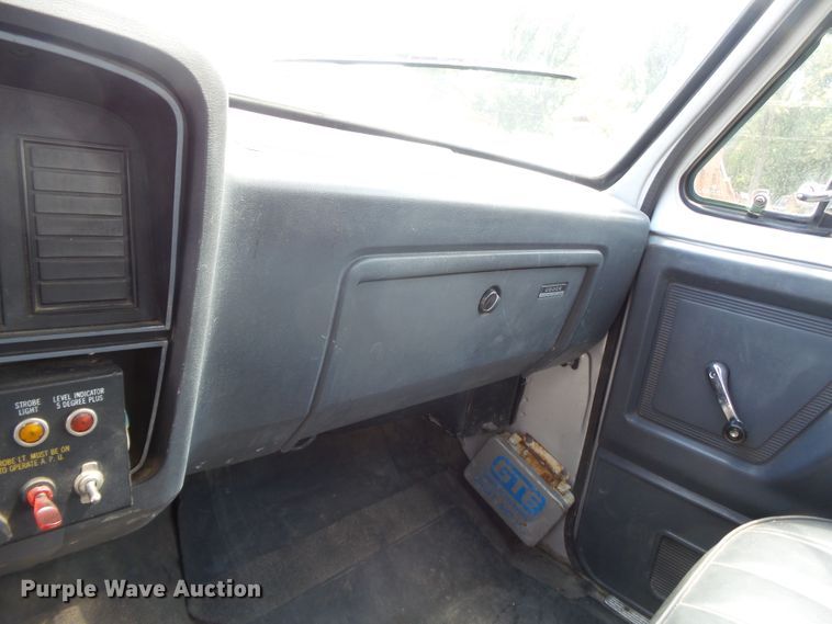 image for item DH3883 1987 Dodge D350  bucket truck