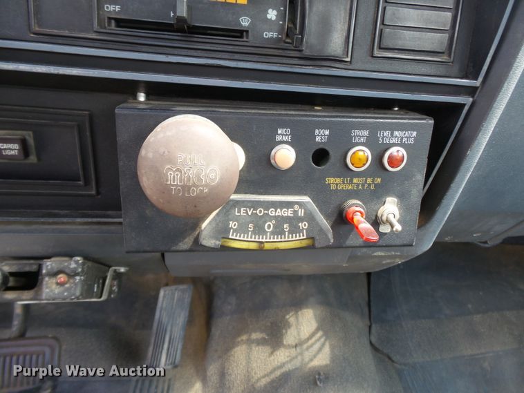 image for item DH3883 1987 Dodge D350  bucket truck