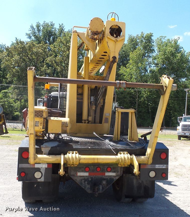 image for item DH3884 1991 International 4600  bucket truck