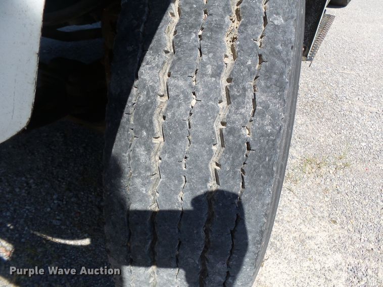 image for item DH3884 1991 International 4600  bucket truck