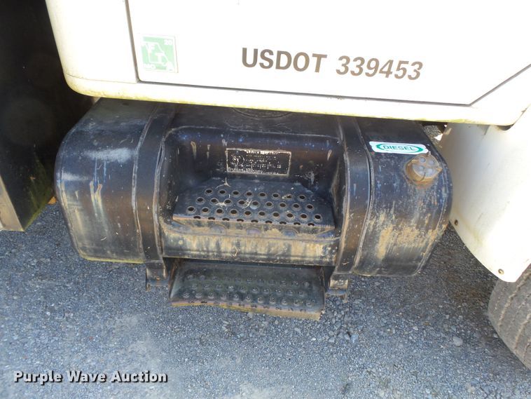 image for item DH3884 1991 International 4600  bucket truck