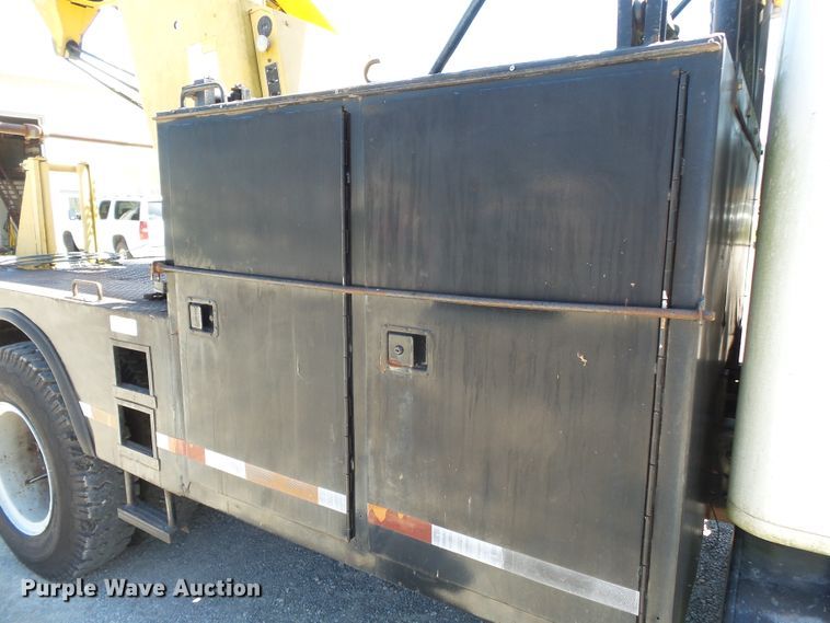 image for item DH3884 1991 International 4600  bucket truck