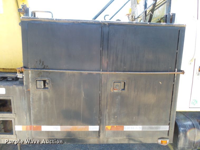 image for item DH3884 1991 International 4600  bucket truck