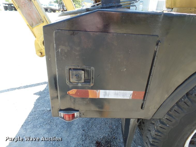 image for item DH3884 1991 International 4600  bucket truck