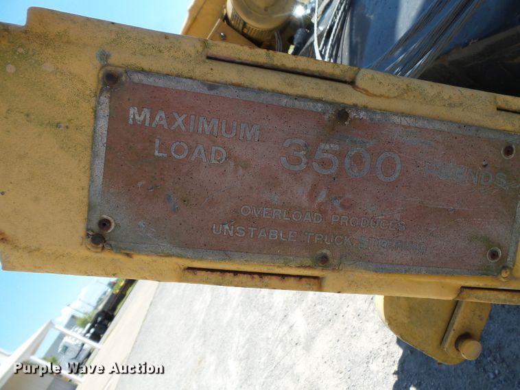 image for item DH3884 1991 International 4600  bucket truck