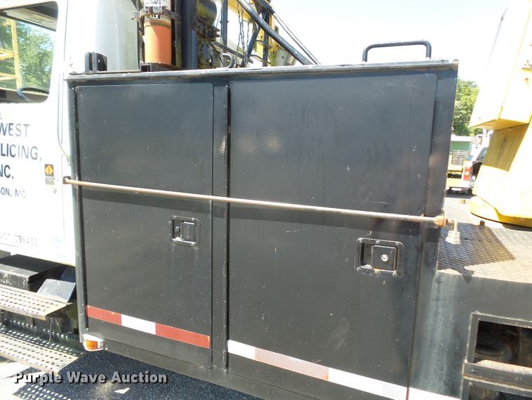 image for item DH3884 1991 International 4600  bucket truck