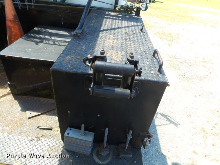 image for item DH3884 1991 International 4600  bucket truck