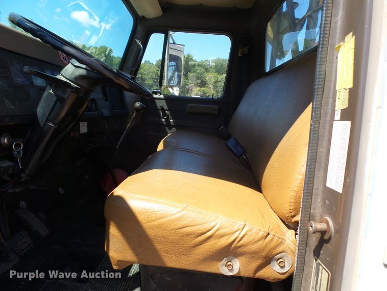 image for item DH3884 1991 International 4600  bucket truck