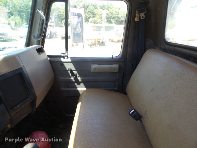 image for item DH3884 1991 International 4600  bucket truck