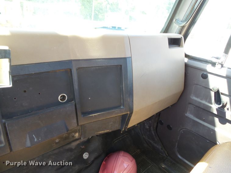 image for item DH3884 1991 International 4600  bucket truck