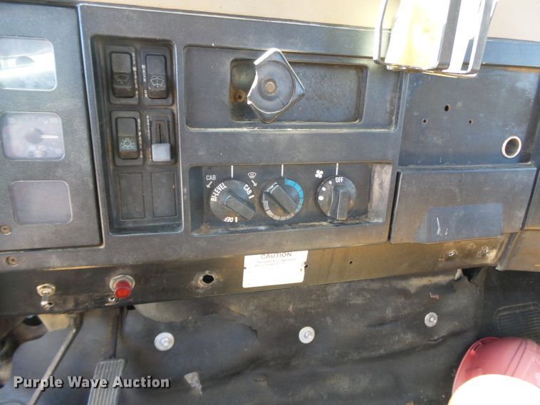 image for item DH3884 1991 International 4600  bucket truck