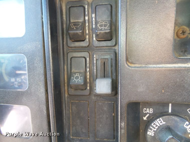 image for item DH3884 1991 International 4600  bucket truck