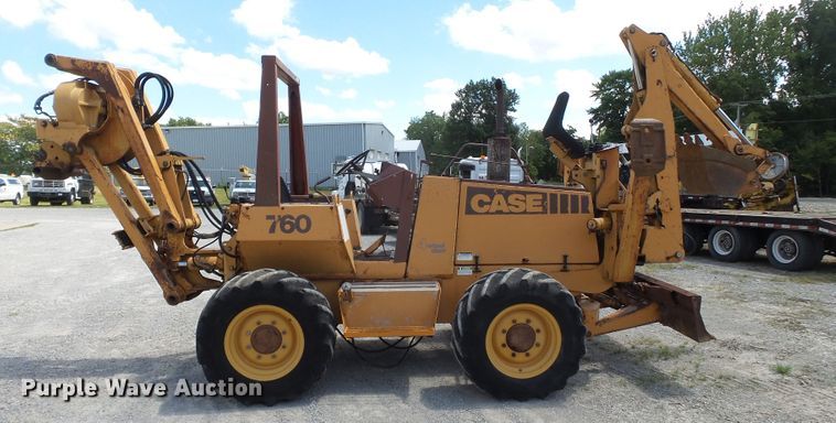 image for item DH3890 1989 Case 760  vibratory cable plow