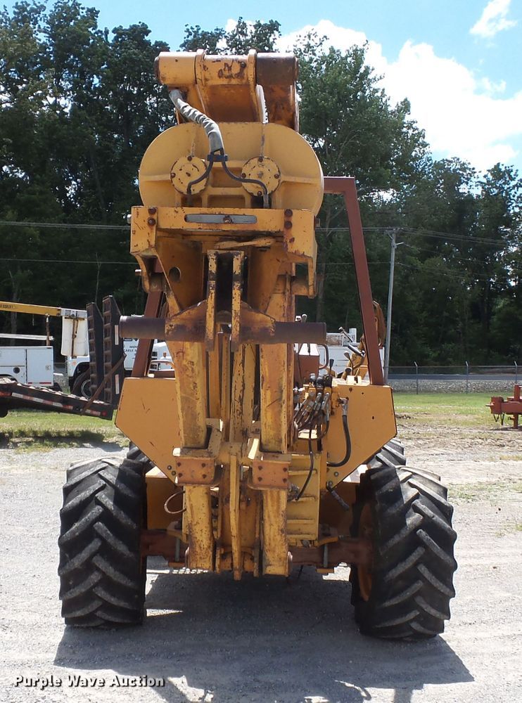 image for item DH3890 1989 Case 760  vibratory cable plow
