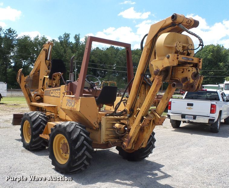 image for item DH3890 1989 Case 760  vibratory cable plow