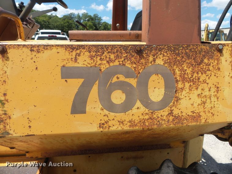 image for item DH3890 1989 Case 760  vibratory cable plow