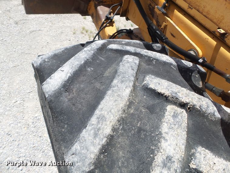 image for item DH3890 1989 Case 760  vibratory cable plow