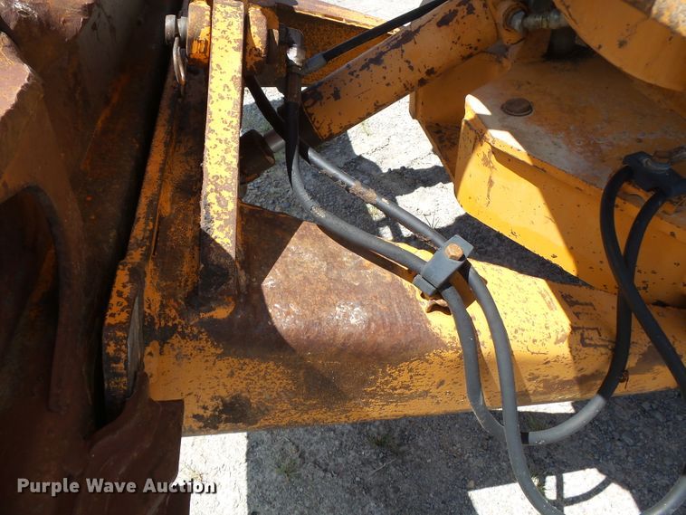 image for item DH3890 1989 Case 760  vibratory cable plow