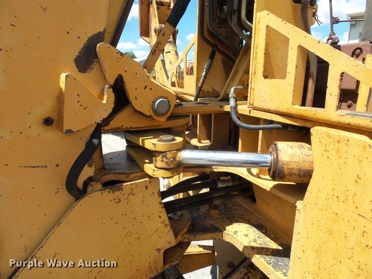 image for item DH3890 1989 Case 760  vibratory cable plow