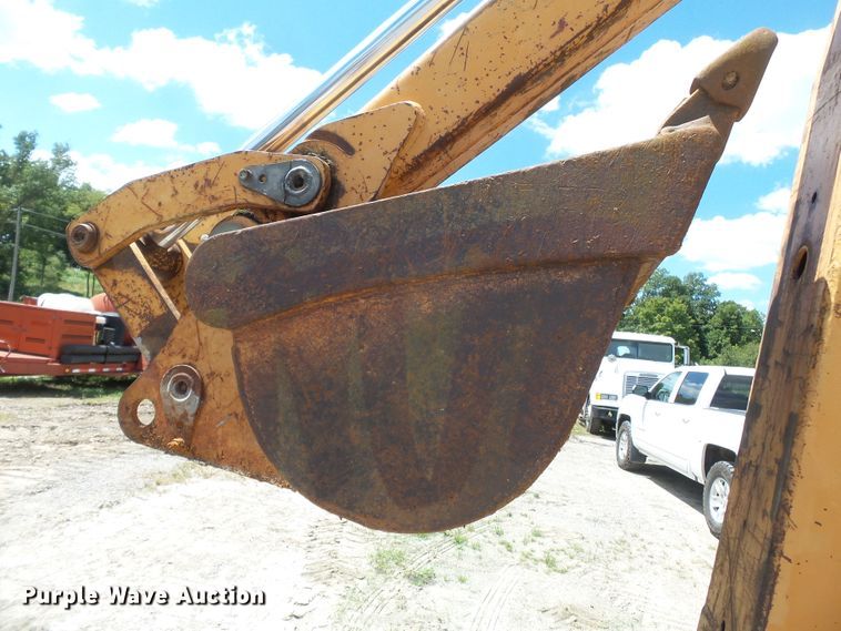 image for item DH3890 1989 Case 760  vibratory cable plow