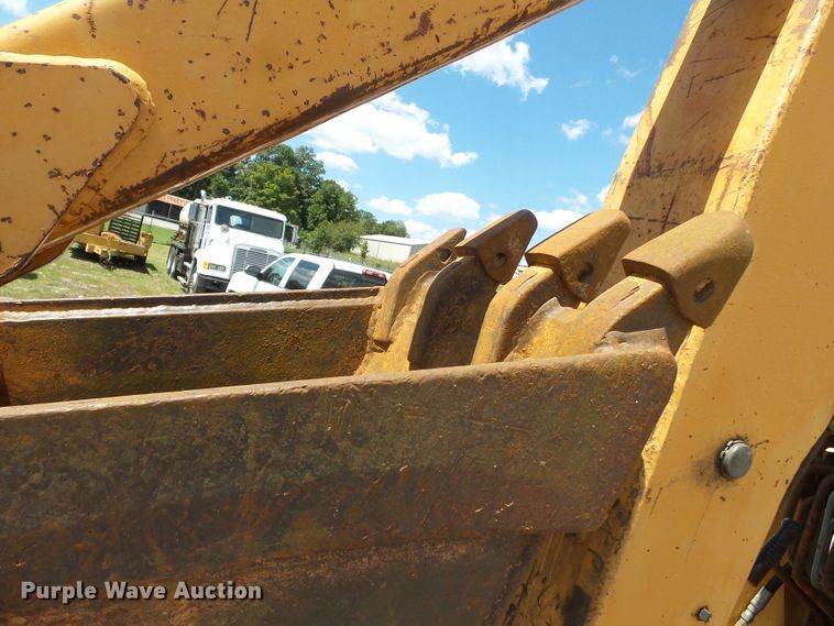 image for item DH3890 1989 Case 760  vibratory cable plow