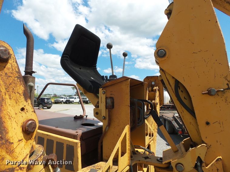 image for item DH3890 1989 Case 760  vibratory cable plow