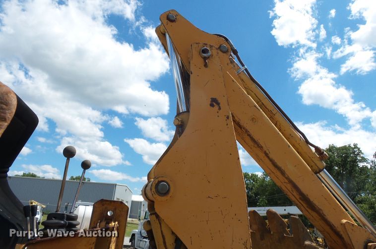 image for item DH3890 1989 Case 760  vibratory cable plow