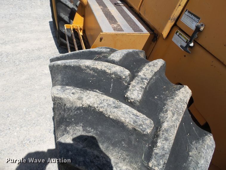 image for item DH3890 1989 Case 760  vibratory cable plow