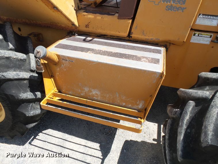 image for item DH3890 1989 Case 760  vibratory cable plow