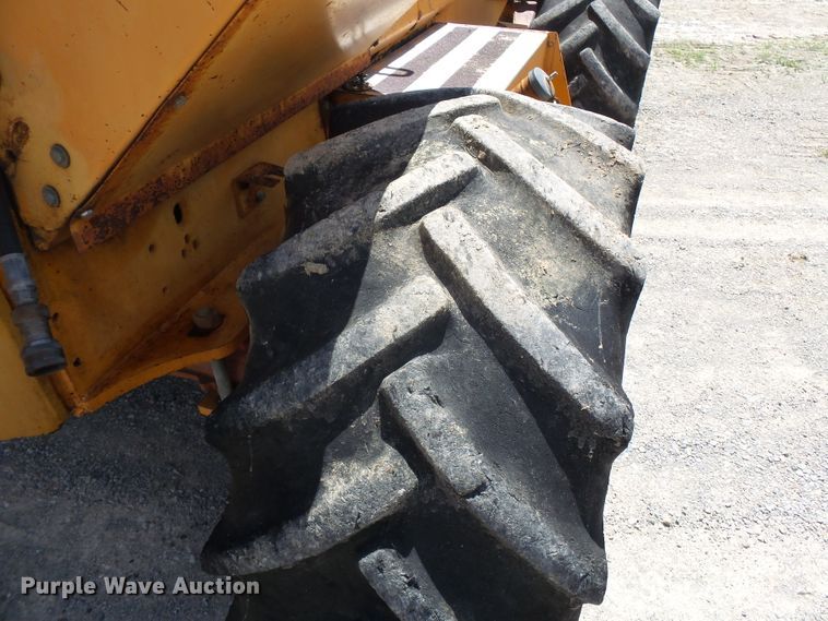 image for item DH3890 1989 Case 760  vibratory cable plow