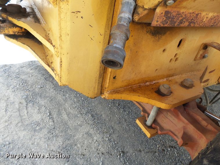 image for item DH3890 1989 Case 760  vibratory cable plow