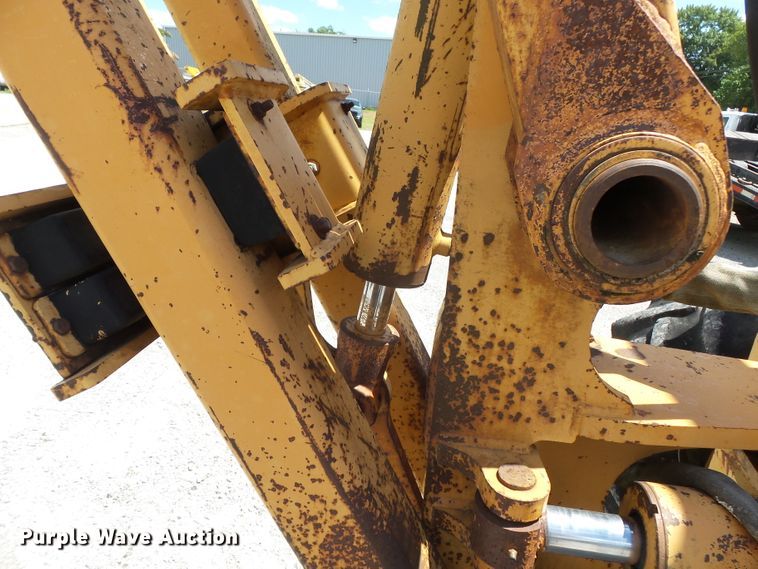 image for item DH3890 1989 Case 760  vibratory cable plow