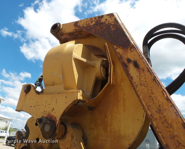 image for item DH3890 1989 Case 760  vibratory cable plow