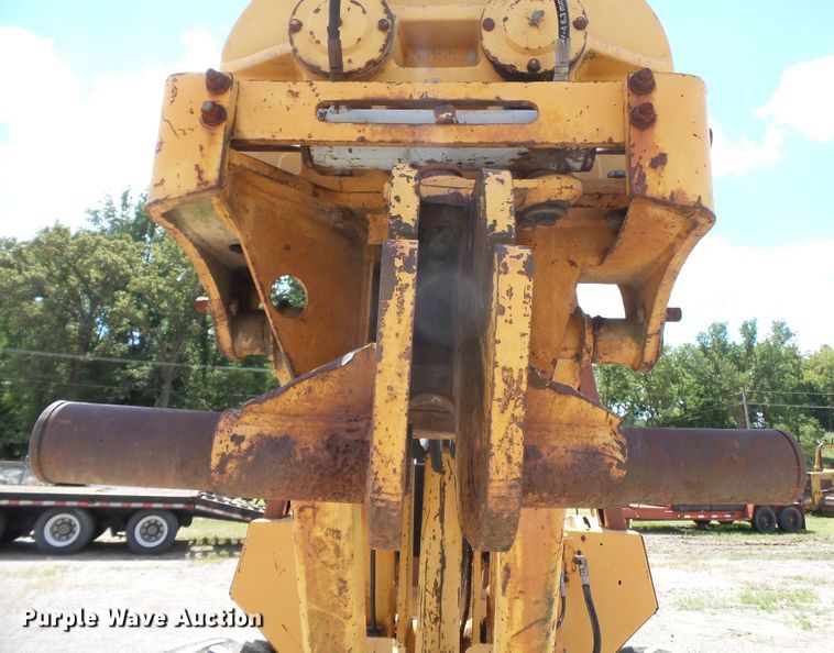 image for item DH3890 1989 Case 760  vibratory cable plow