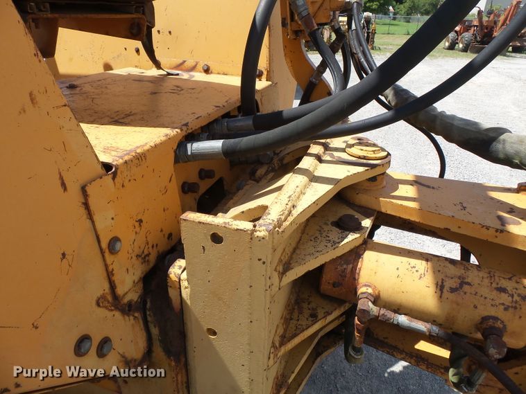 image for item DH3890 1989 Case 760  vibratory cable plow