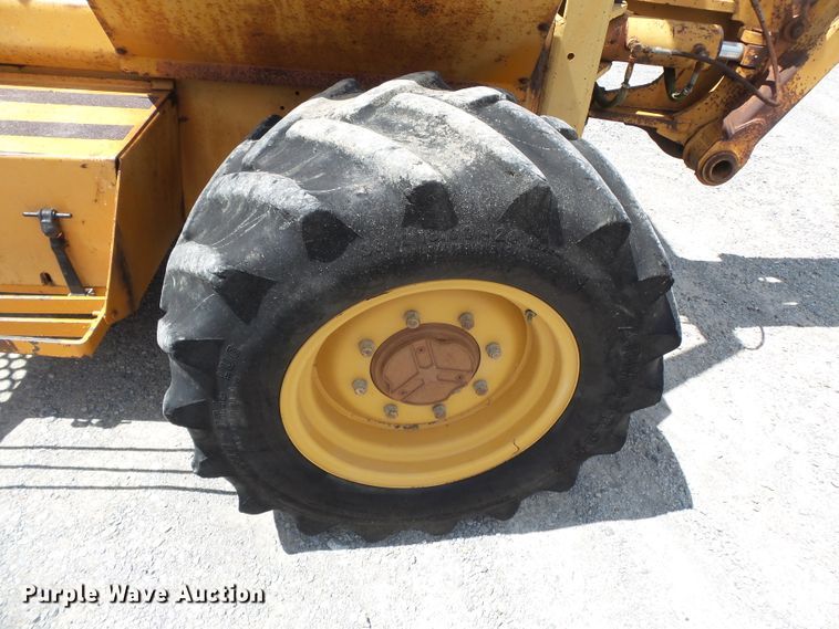 image for item DH3890 1989 Case 760  vibratory cable plow