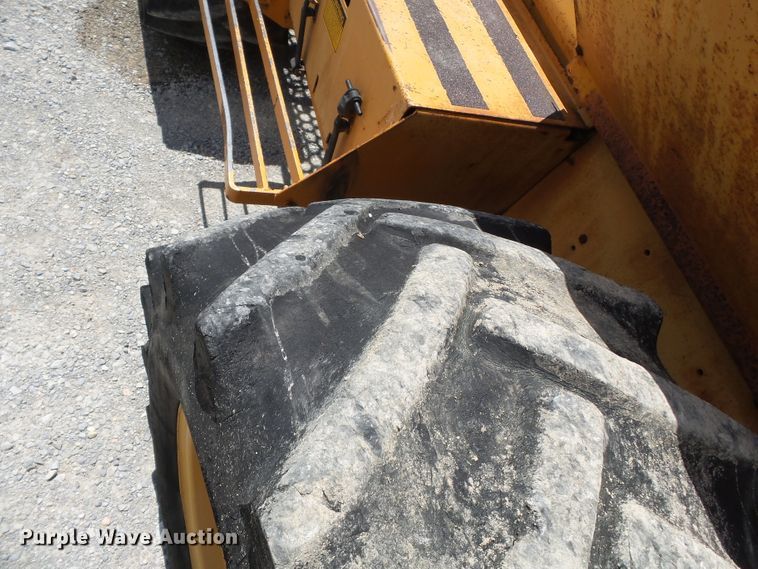 image for item DH3890 1989 Case 760  vibratory cable plow