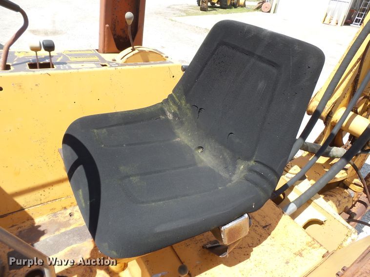 image for item DH3890 1989 Case 760  vibratory cable plow