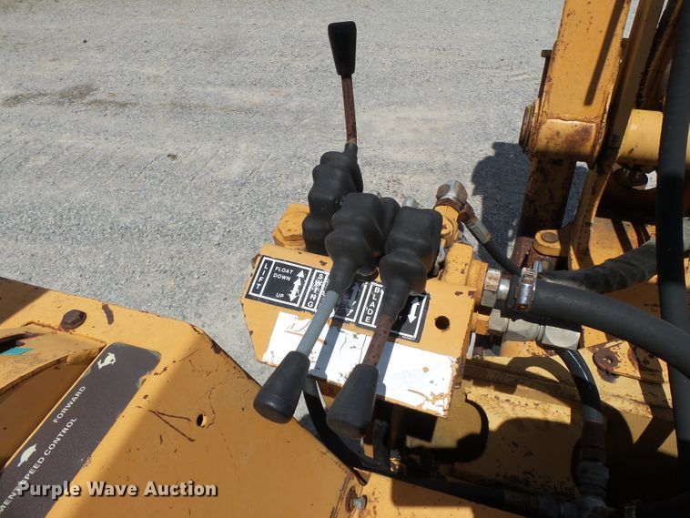 image for item DH3890 1989 Case 760  vibratory cable plow