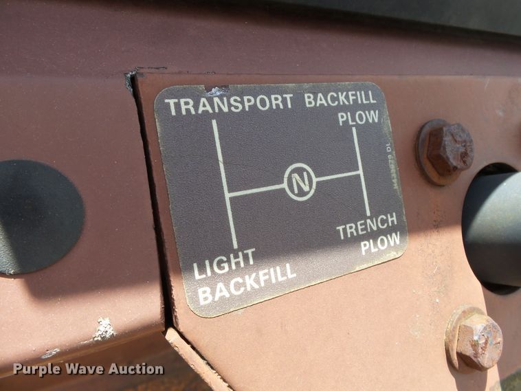 image for item DH3890 1989 Case 760  vibratory cable plow