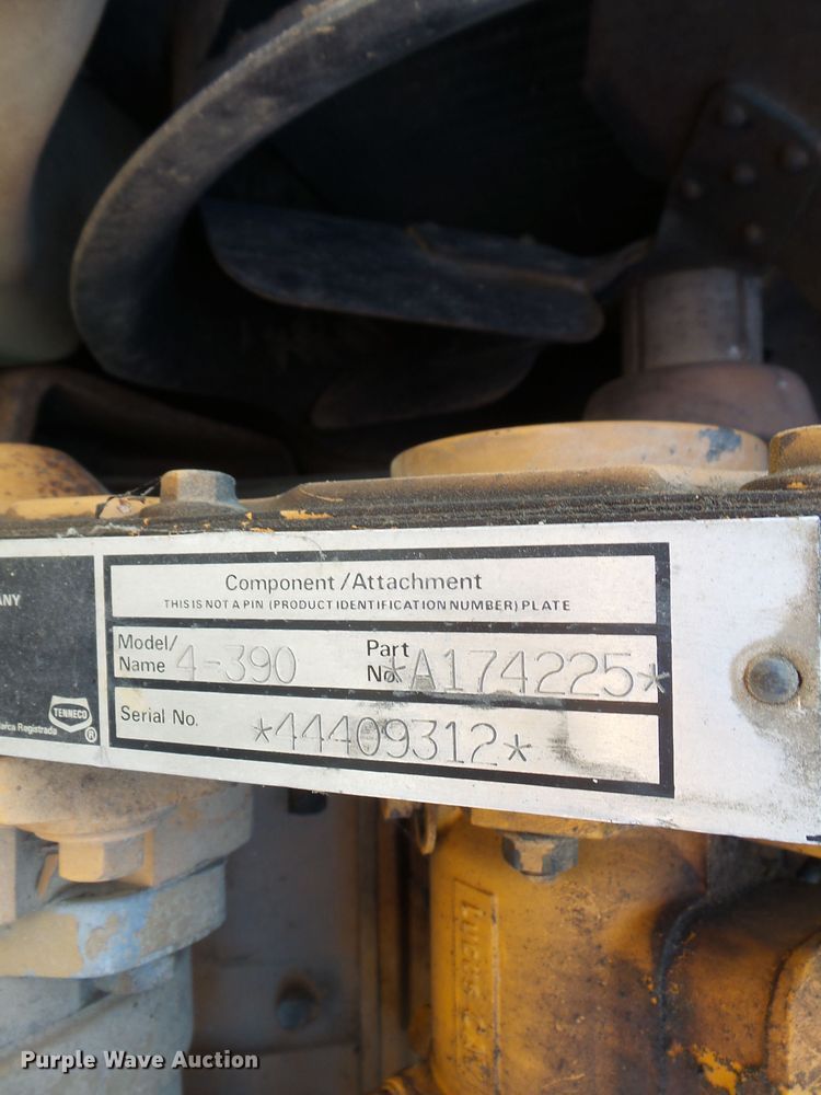 image for item DH3890 1989 Case 760  vibratory cable plow