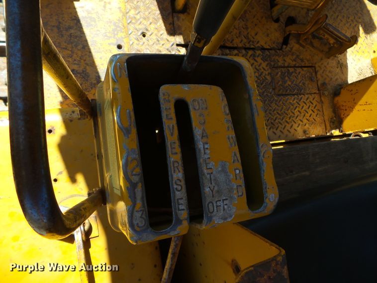 image for item DH3893 1975 Caterpillar D6C  dozer