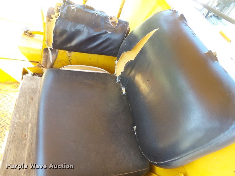 image for item DH3893 1975 Caterpillar D6C  dozer